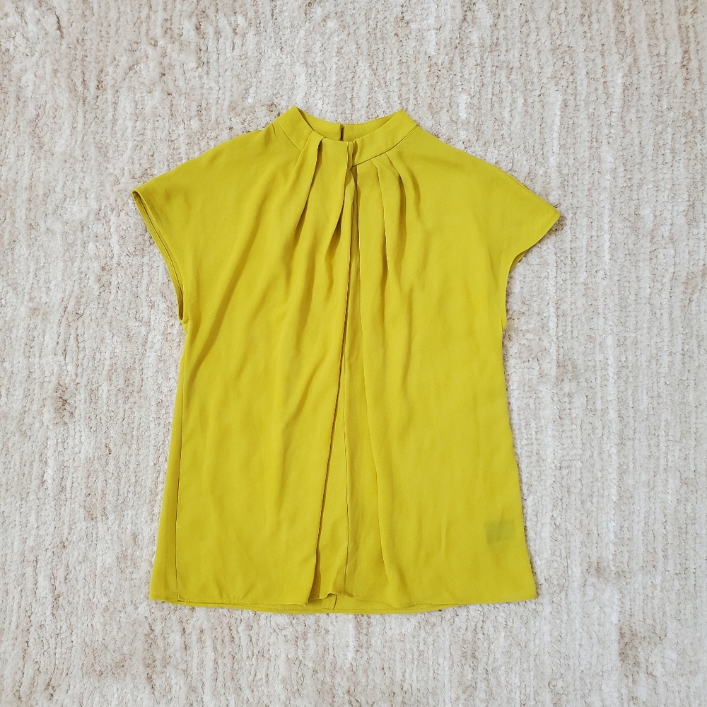 Worthington Flowy Yellow Sleevless top